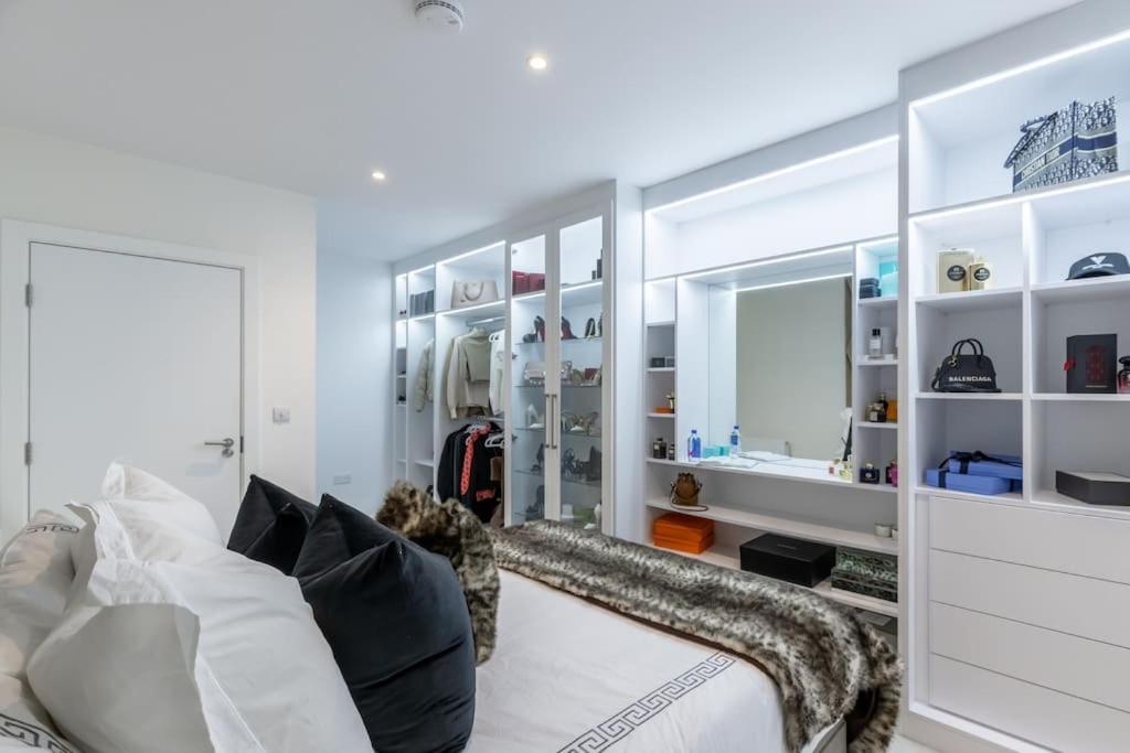 Apartment Luxury 2 Bed Apartment, Chelsea. *
